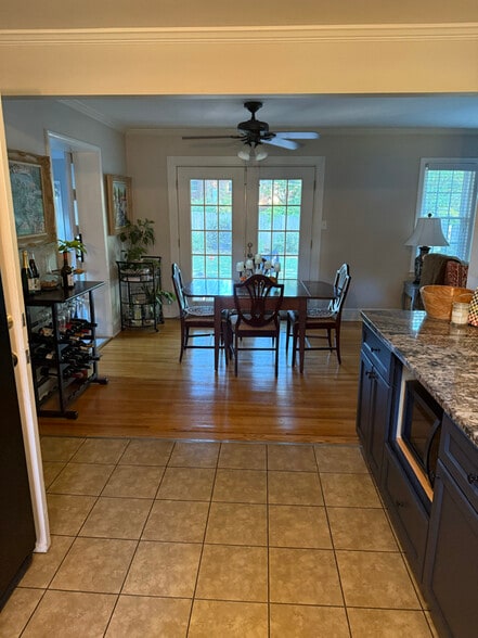 Building Photo - 6111 Rose Valley Dr