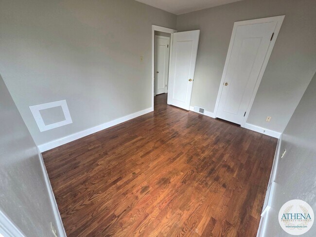 Building Photo - 3 Bedroom / 2 Bath House - NEAR CAPAHA PARK