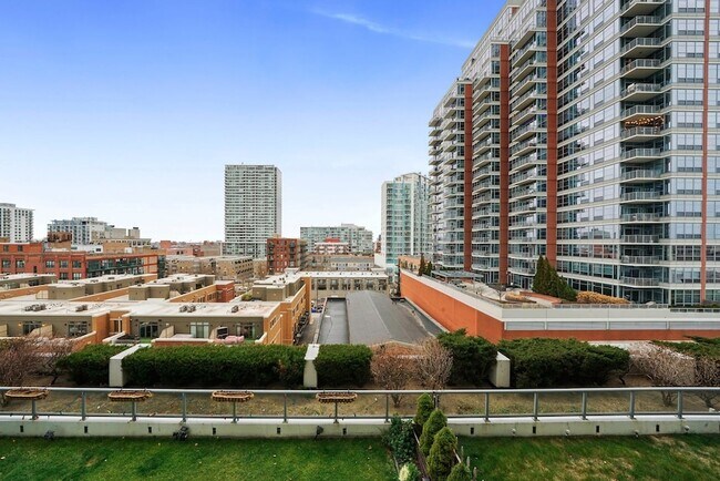 Building Photo - 1629 S Prairie Ave