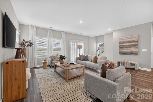 Building Photo - 314 Hyssop Ct