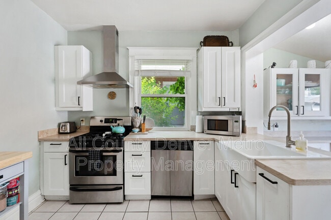 Building Photo - 1351 Garfield St