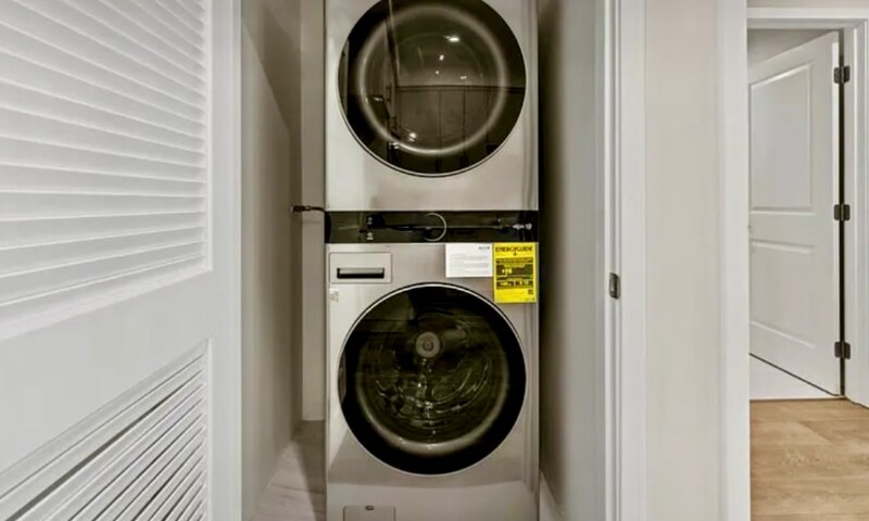 Building Photo - 423 Oak St