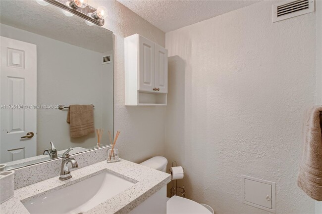 Building Photo - 2501 S Ocean Dr