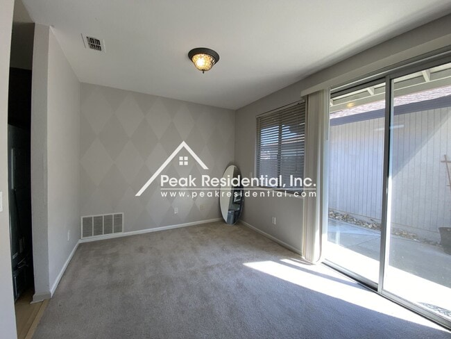 Building Photo - Charming 3 bd/2 ba Elk Grove Home!