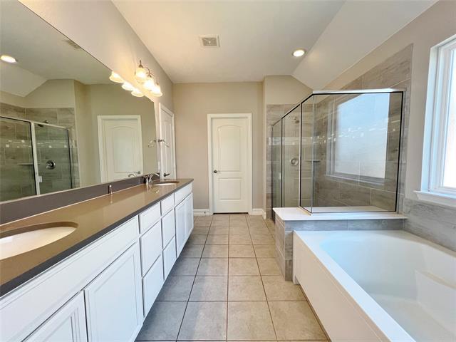 Building Photo - 3620 Venetian Ct