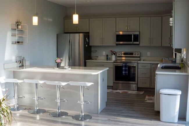 Building Photo - Modern Charm in the Country - Available Un...