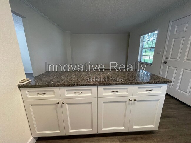 Building Photo - 5226 Davisson Ave