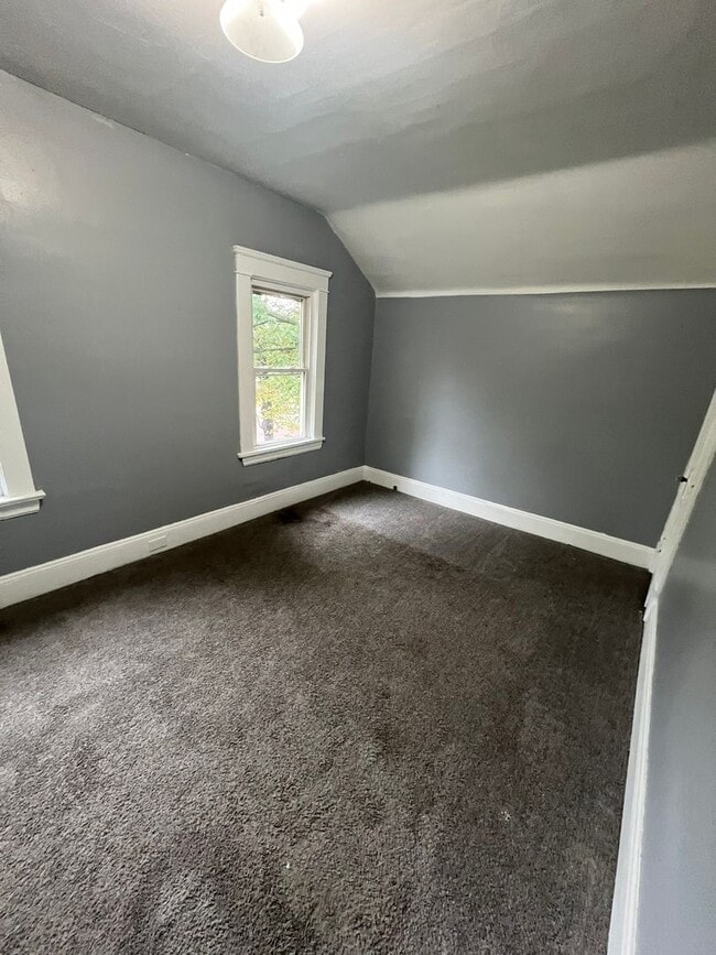 Building Photo - 4 Bedroom Single Family in Cleveland ,Ohio