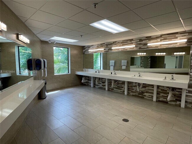 Building Photo - 119 Tilford F