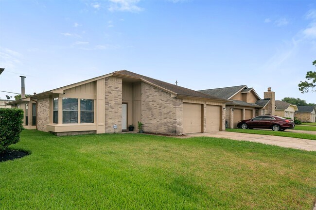 Building Photo - 10954 Pigeonwood Dr