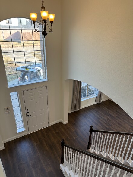 Building Photo - 4205 Lakeside Dr