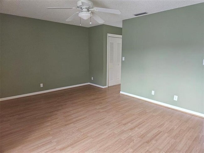 Building Photo - 633 Lake Point N Ln