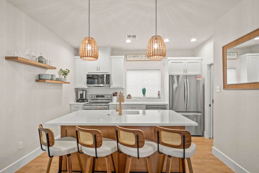 Building Photo - 14943 Leeward Dr