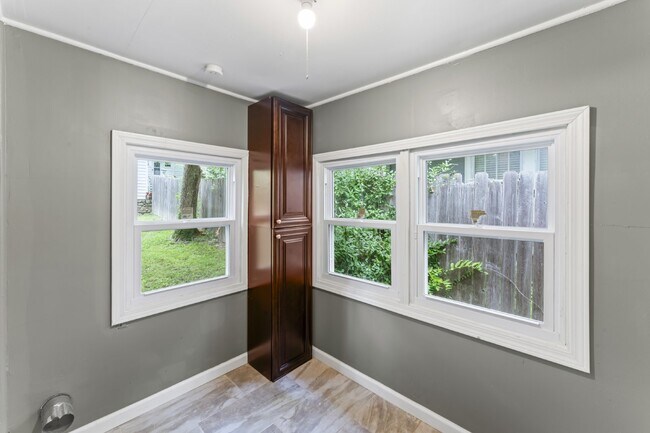 Building Photo - Coming Soon!! Charming 2-Bedroom Home!