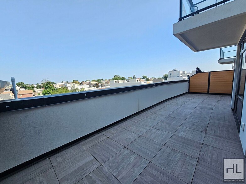 Building Photo - 1-Bedroom with Huge Private Terrace – Mode...