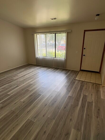 Building Photo - 5923 Niles Dr