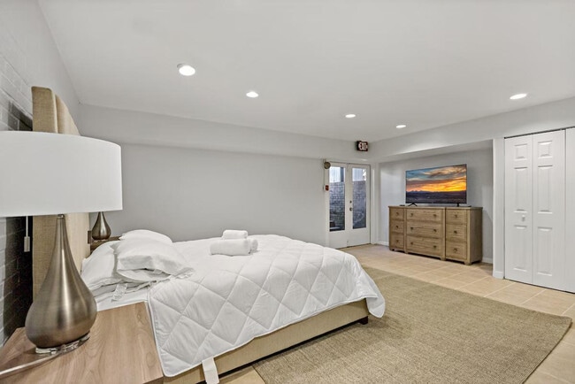 Building Photo - 3303 Water St NW