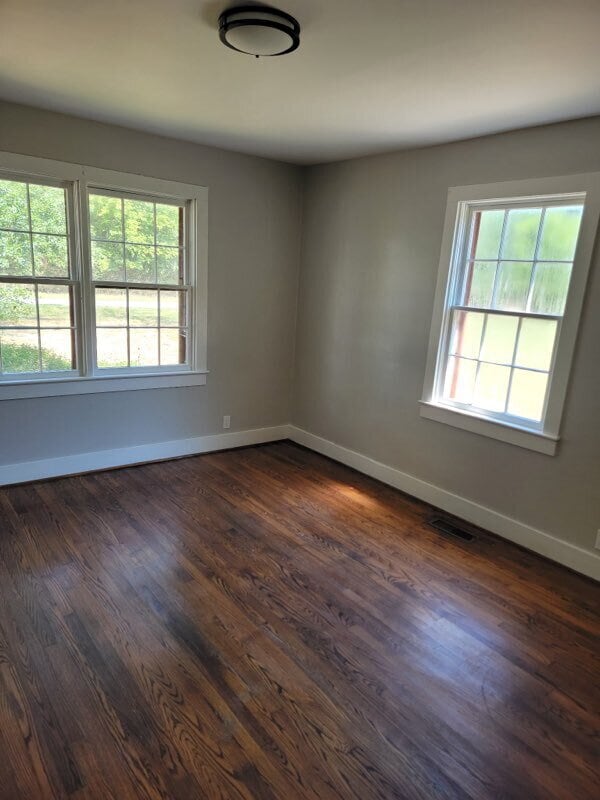 Building Photo - "Charming 3-Bed Retreat with Gleaming Hard...