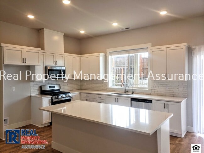 Building Photo - 16870 SW Rockhampton Ln