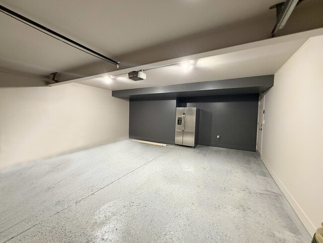 Building Photo - 3103 N Wilshire Ln