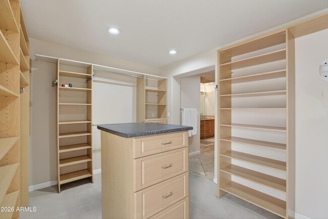 Building Photo - 8001 E Vista Bonita Dr