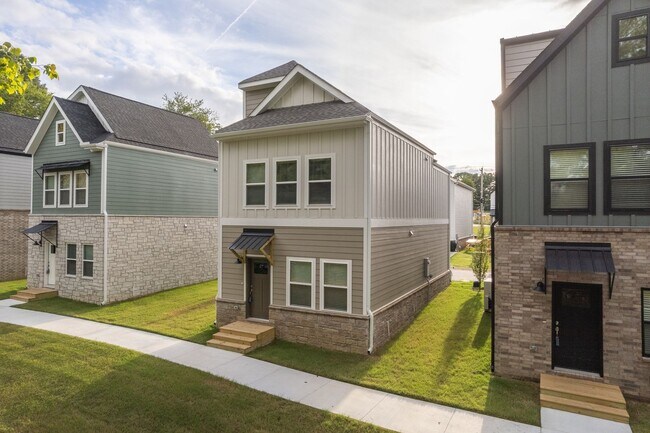 Building Photo - Brand New 2 BR Townhomes