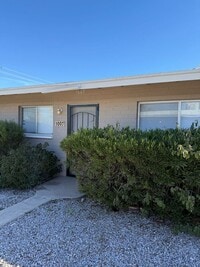 Building Photo - Town home For Rent