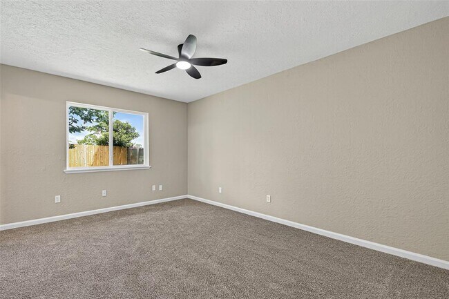 Building Photo - 17518 Autumn Hills Dr