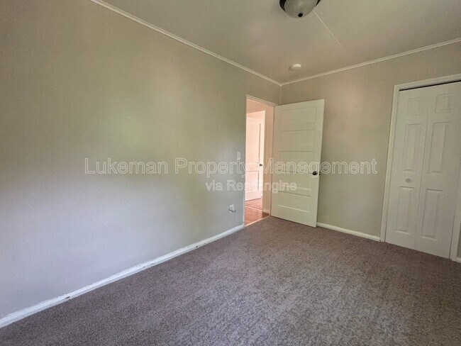 Building Photo - 217 Wallace Ave