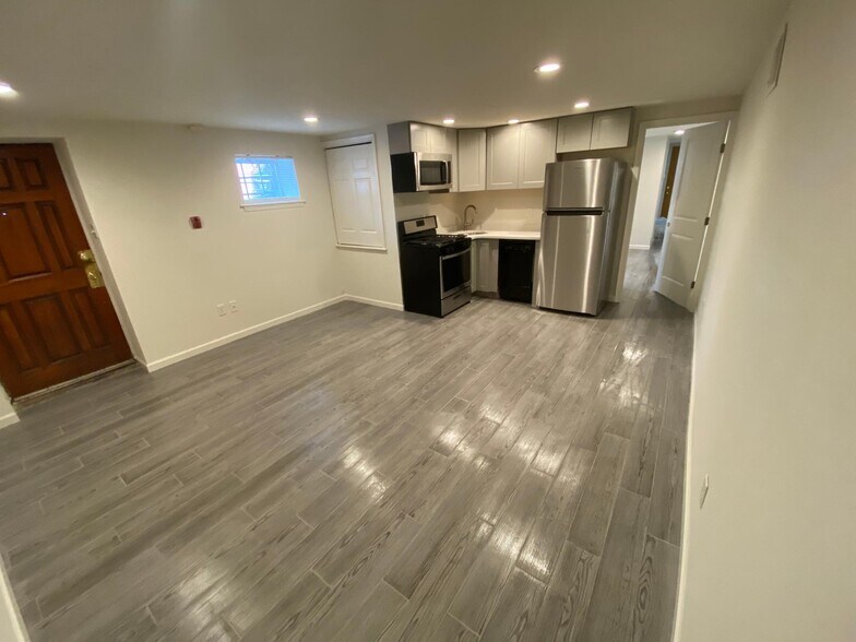 Building Photo - 3901 Baring St