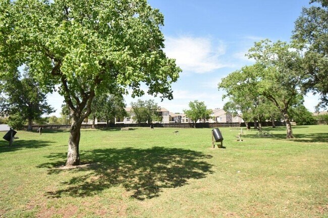 Building Photo - 6602 Harbor Town Dr