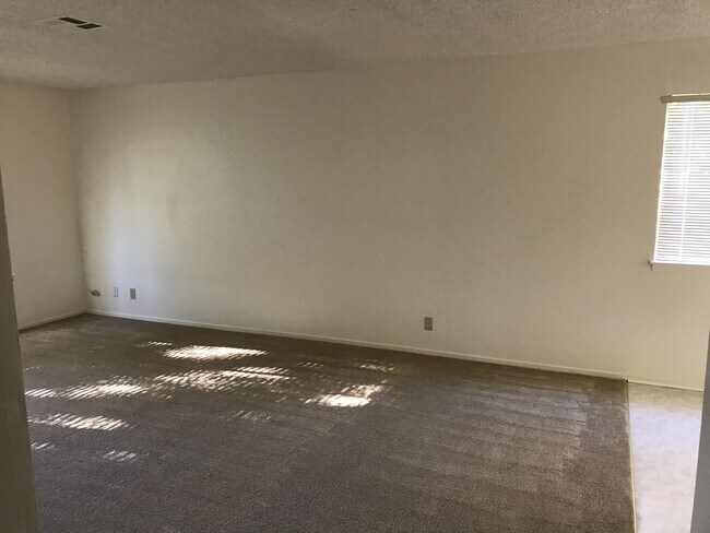 Building Photo - 8417 Edgefield Way