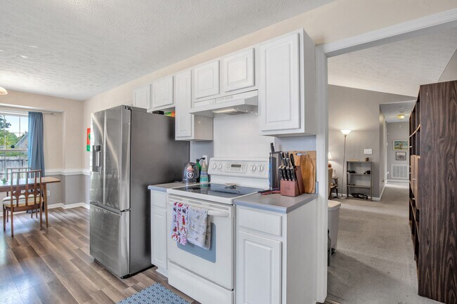 Building Photo - 703 Fairbluff Dr