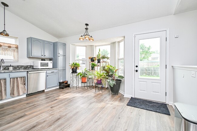 Building Photo - 4372 Dobbin Cir