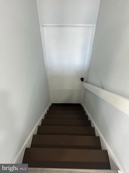 Building Photo - 2214 Deerfern Crescent