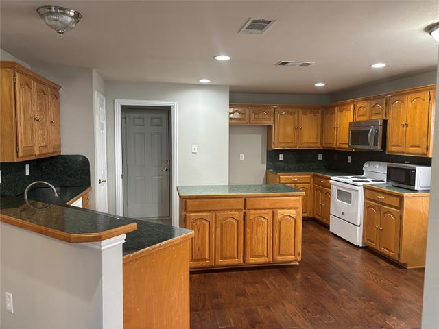 Building Photo - 1332 W Branch Hollow Dr