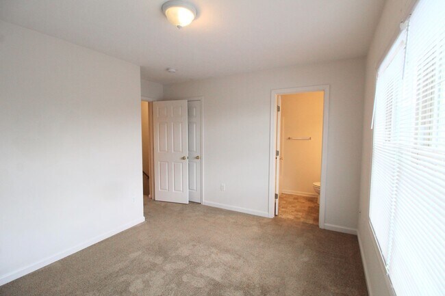 Building Photo - 189 Griffin Ln