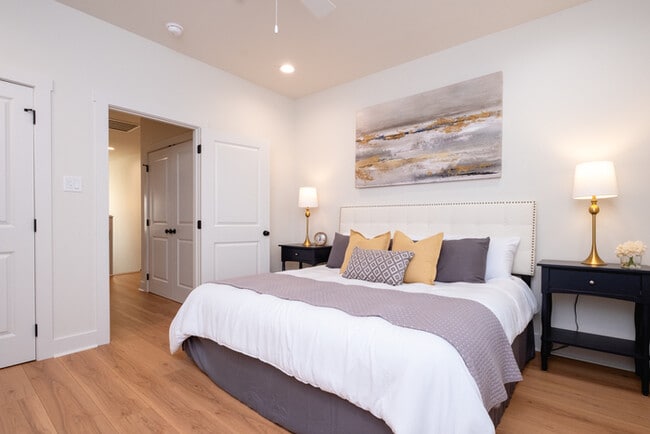 Building Photo - Very nice Newer Construction 3 Bedroom 2.5 Bathroom Townhome in The Heights