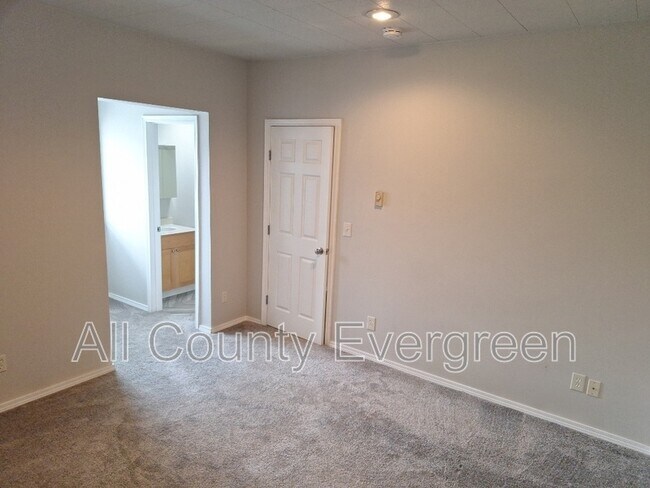 Building Photo - 1015 9th St