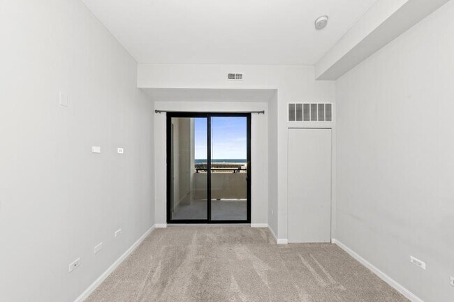 Building Photo - 2 bedroom in Chicago IL 60605