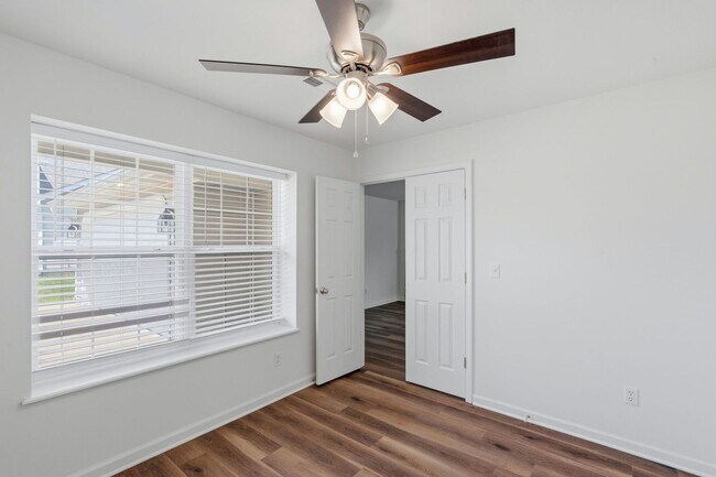 Building Photo - 1713-1715-1715 Louise Cir