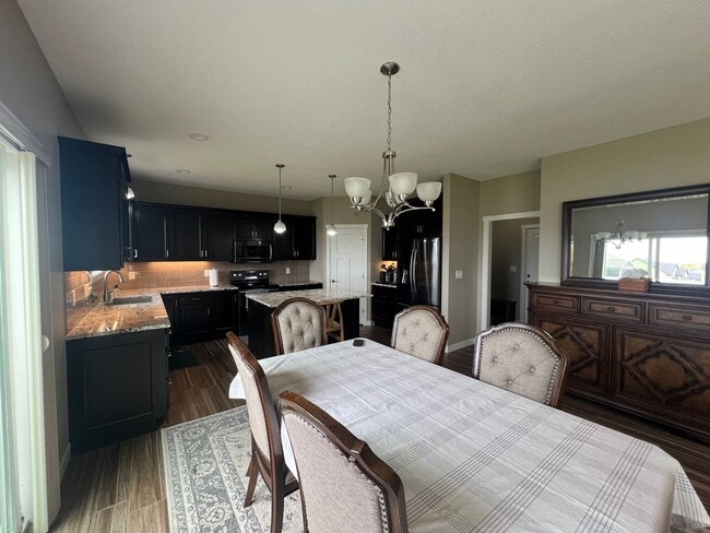 Building Photo - Beautiful 5-bed, 3.5-bath Single Family Home!