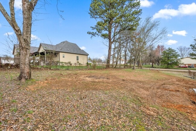 Building Photo - Renovated 3 Bedroom Pet Friendly Home For Rent!