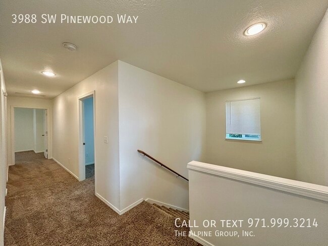 Building Photo - 3988 SW Pinewood Way