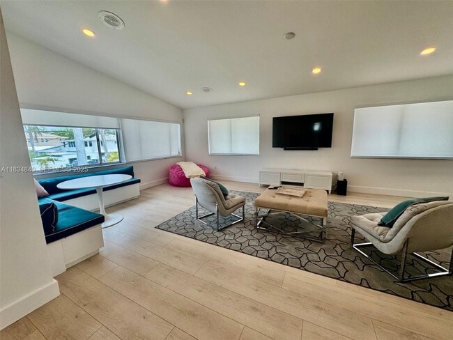 Building Photo - 10911 N Bayshore Dr