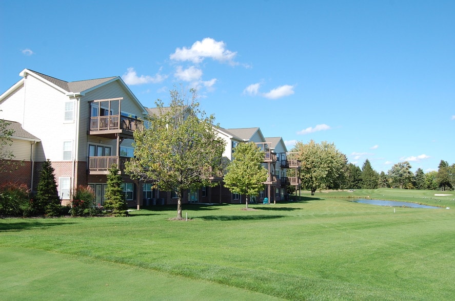Beautifully Manicured Landscaping - Sanctuary Grove Luxury Apartments