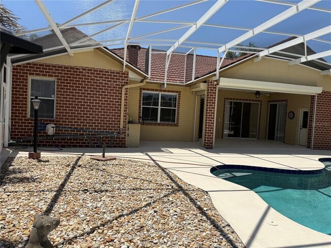 Building Photo - 2637 Shinoak Dr