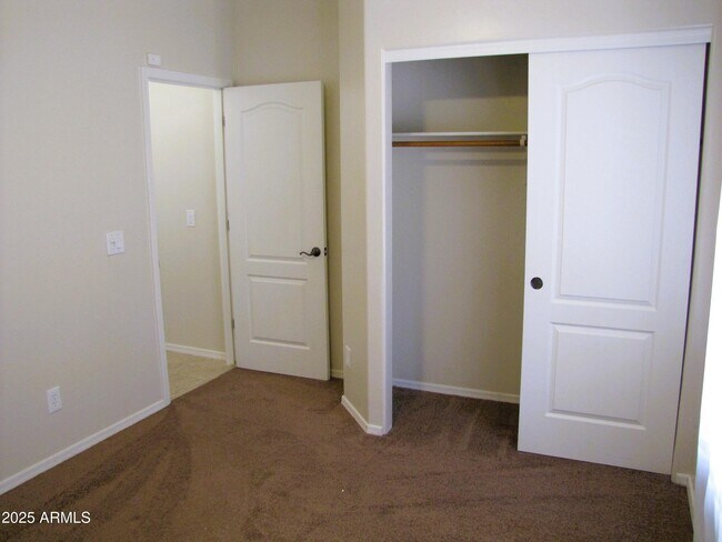 Building Photo - 1046 Estancia Dr