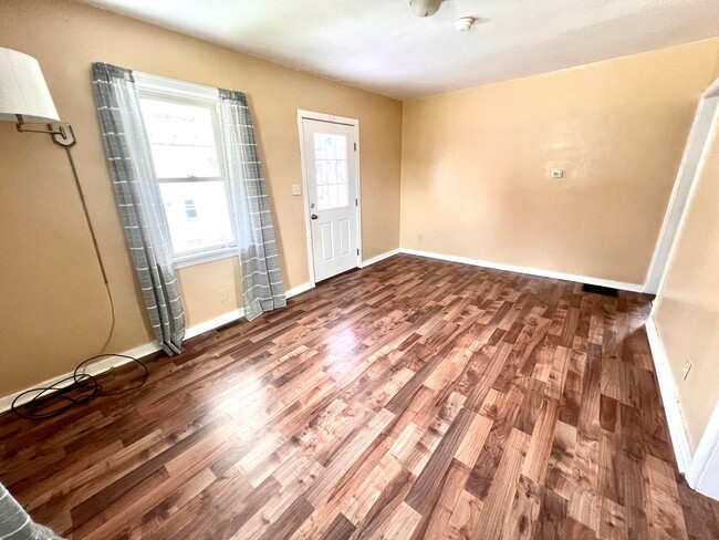 Building Photo - Beaver Falls - 2 bedroom 1 Bath Home