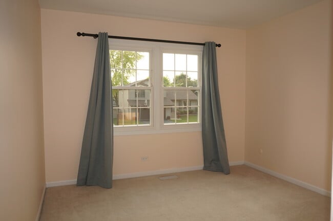 Building Photo - 773 Cardinal Ln